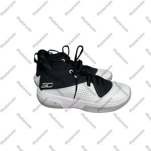 Under Armour Men’s SC Black and White Sneakers size 8 in EUC